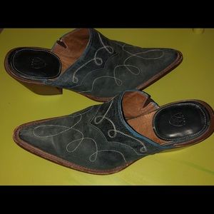 Ariat Women's Leather Cowboy Mule Slides  Size 7